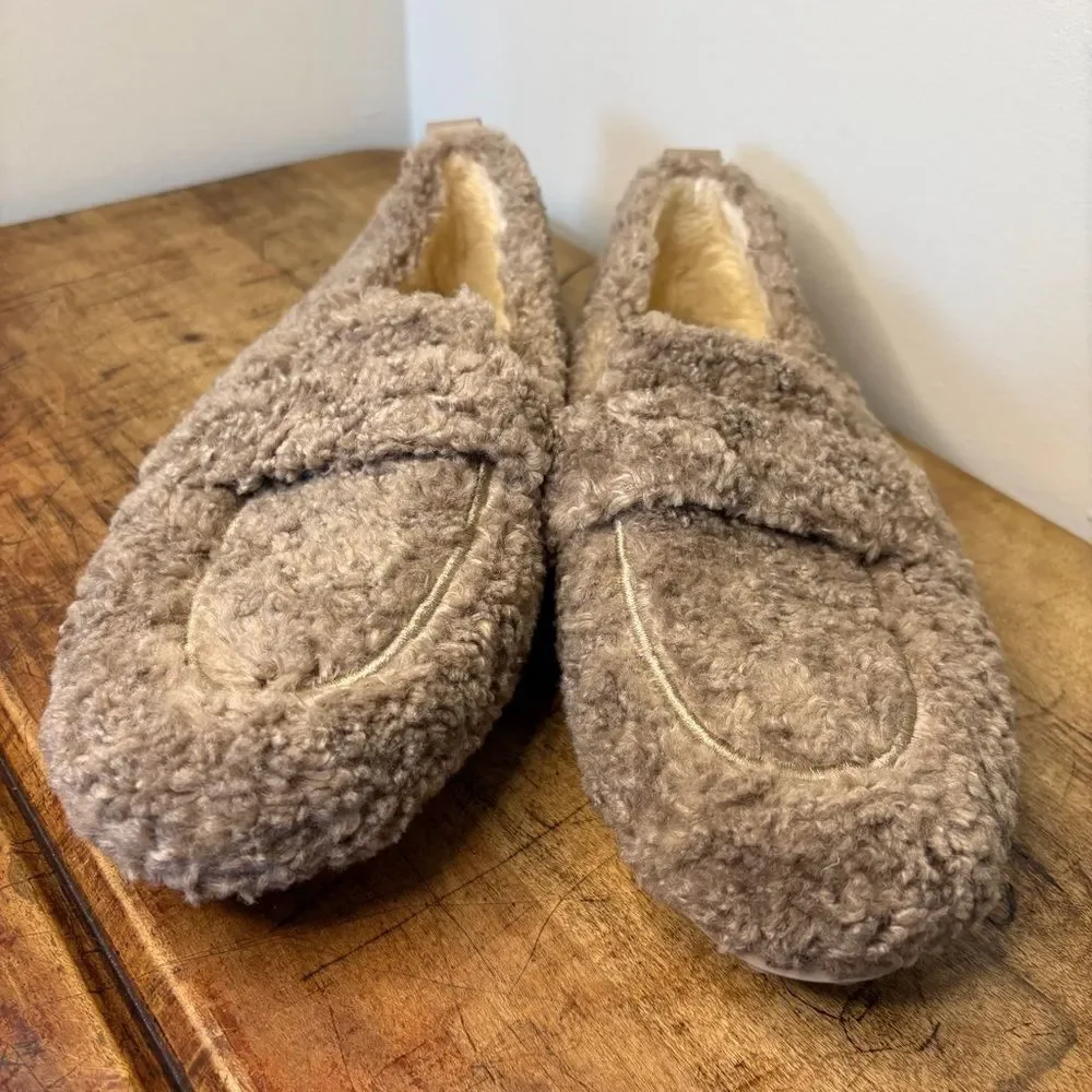 Plush Tan Fuzzy Loafers sz 42 = US women’s sz 10.5